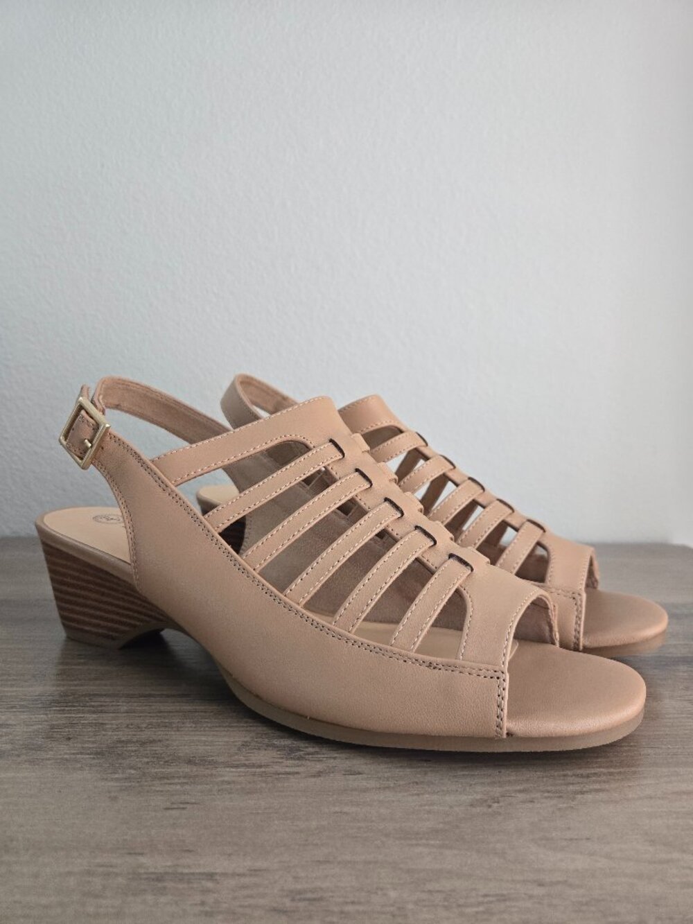 Bella Vita Women's Yakira Wedge Sandals Natural Leather Buckle Closure Size 11W